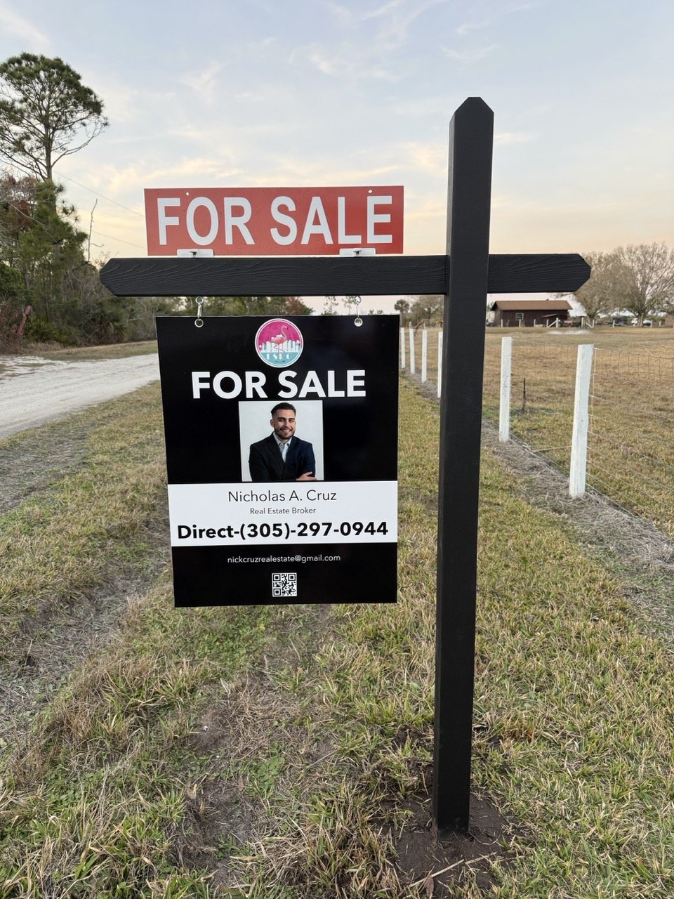 Black Standard Signpost with Rider Installed