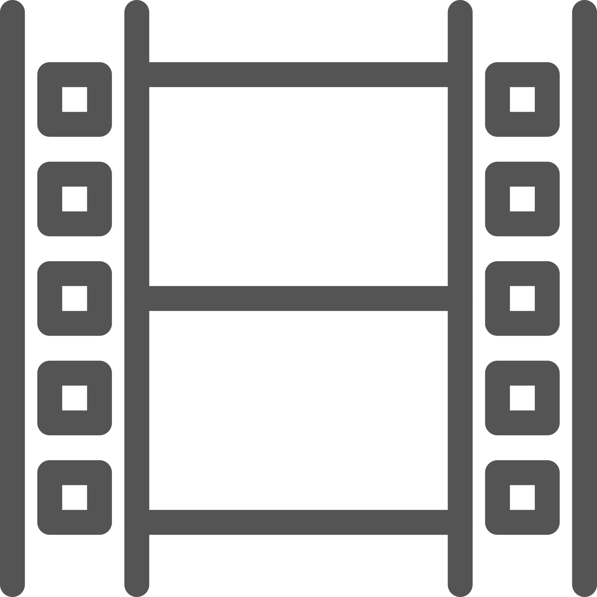 Rullo di pellicola cinematografica con due fotogrammi vuoti