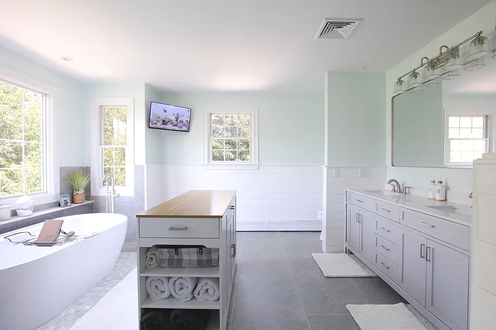 6_Louis_21_Primary_Bath_07162025.jpg.png
