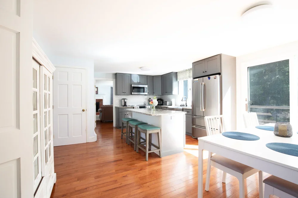103_Dove_Hill_Rd_05_Kitchen_10032024.jpg.webp