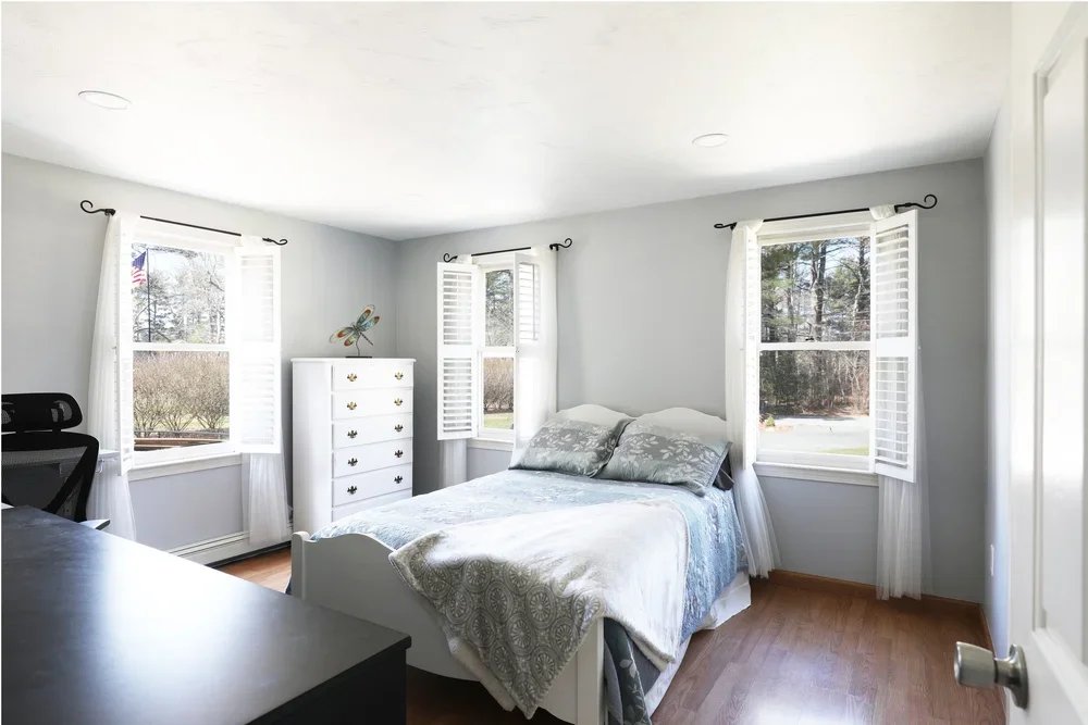 40_Pine_St_Bedroom1_04102024.jpg.webp