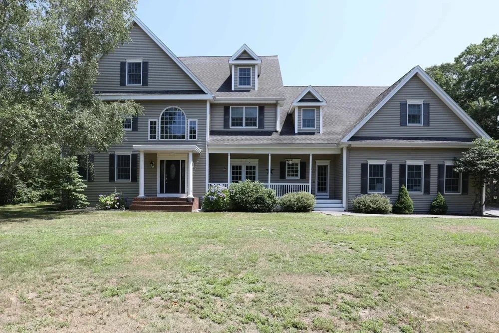 6_Louis_01_Front_07162025.jpg.webp
