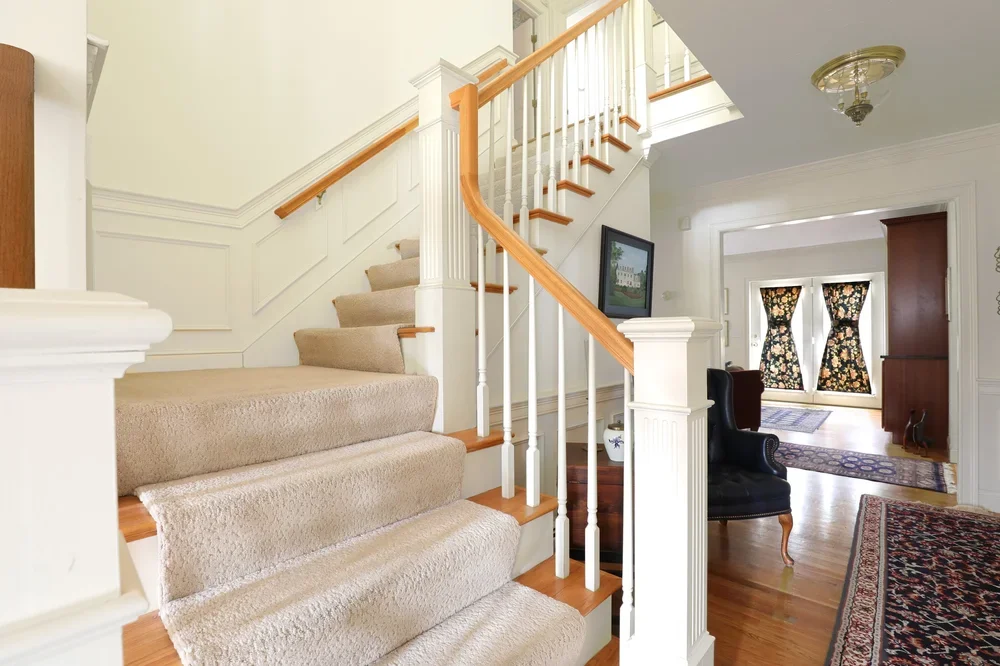 174_Little_River_Rd_10_FoyerStairs_01092025.jpg.webp