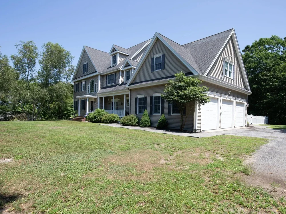 6_Louis_02_Front_07162025.jpg.webp
