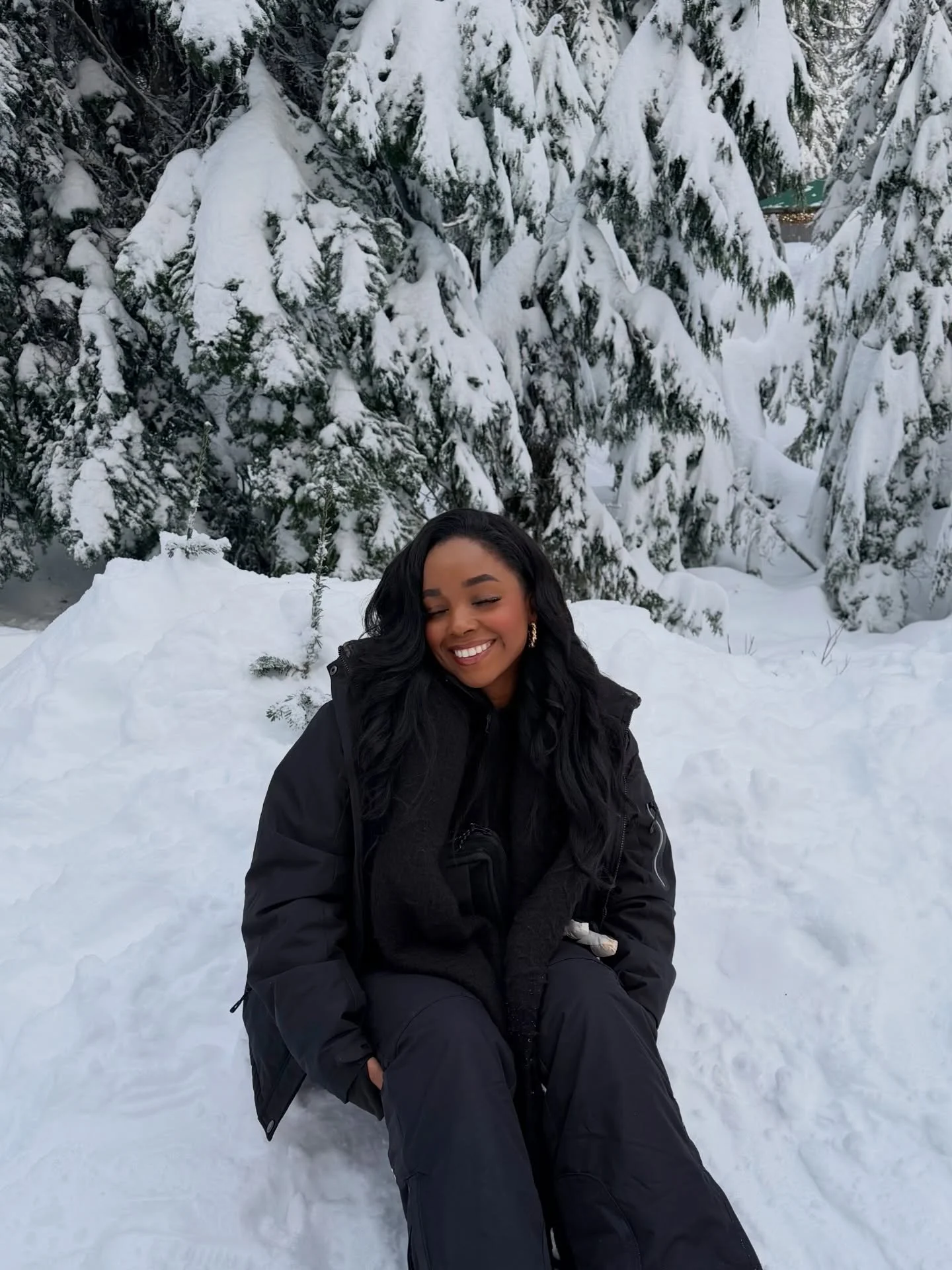 Christmas 25&rsquo; spent in Canada 🇨🇦🍁 a real winter wonderland 🤩 our annual mom &amp; daughter trip was such a fun &amp; successful one as always! 🫶🏾✨

#vancouver #canada #travel