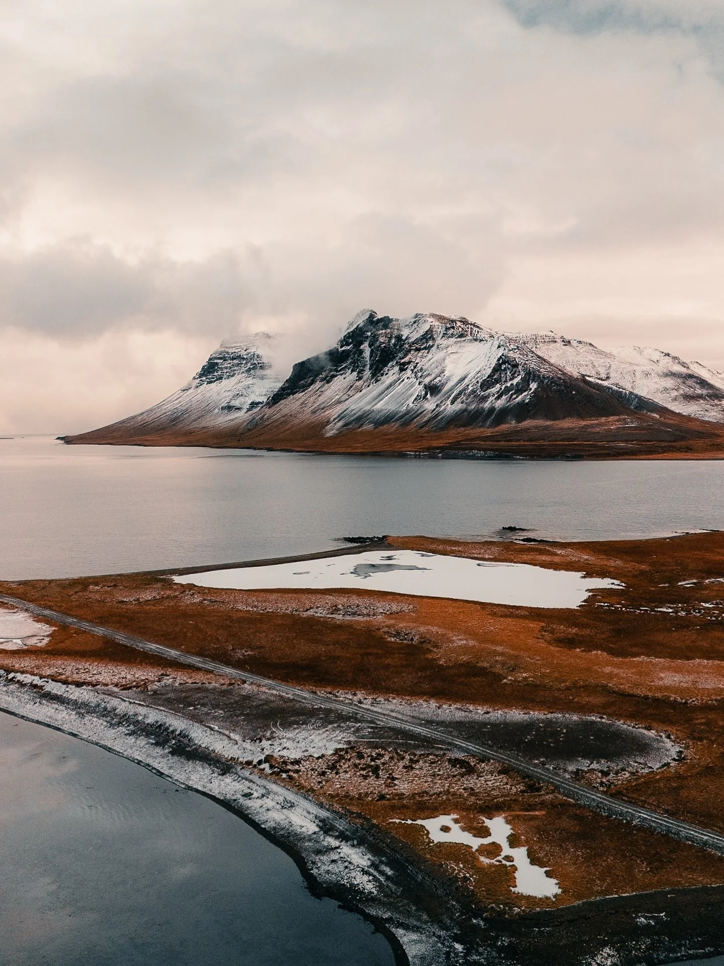 Almost a year since this epic trip… and I still haven’t got round to finishing the edits 😂 
Anyone else sometimes get a bit overwhelmed when it comes to editing their own stuff?
#iceland #icelandroadtrip #womeninadventure