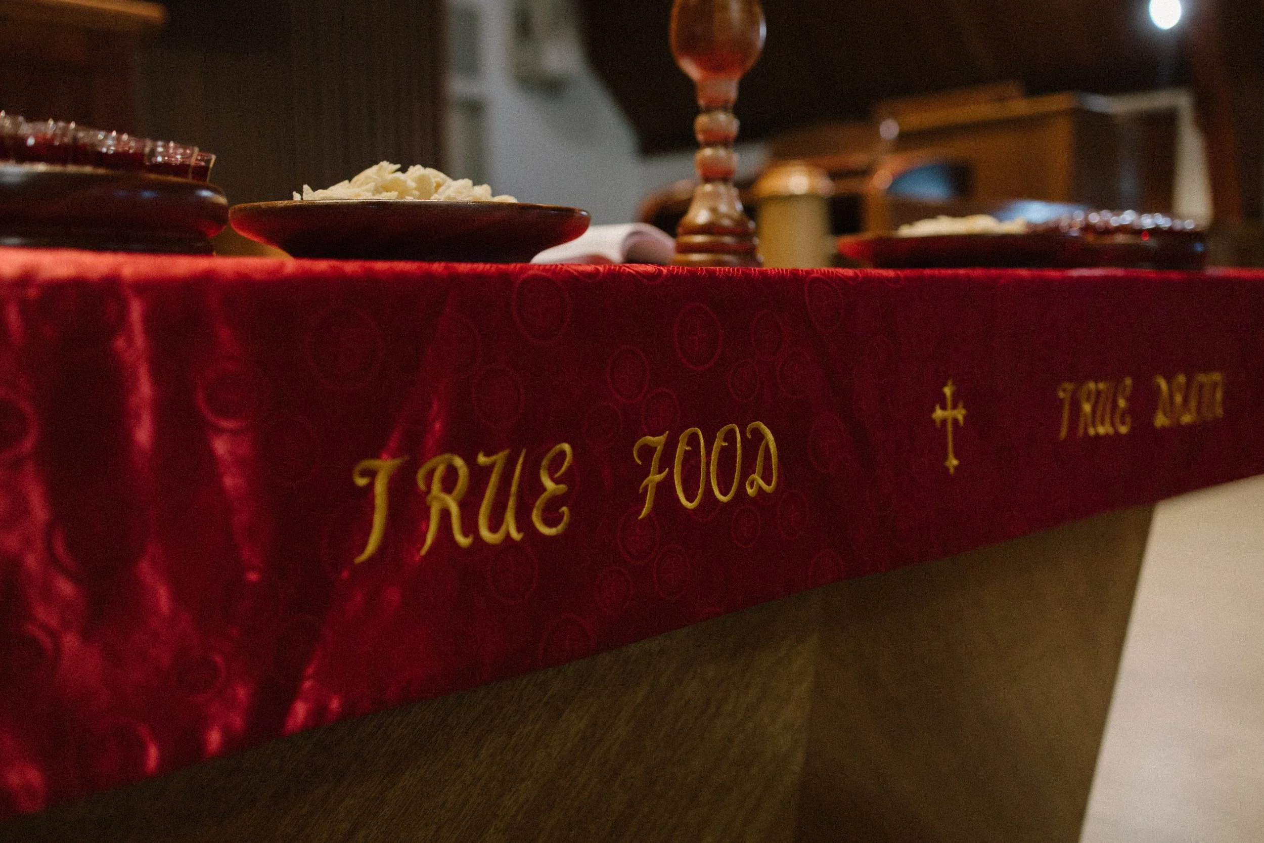 The communion table at Oceanside United Reformed Church stating "True Food, True Drink"