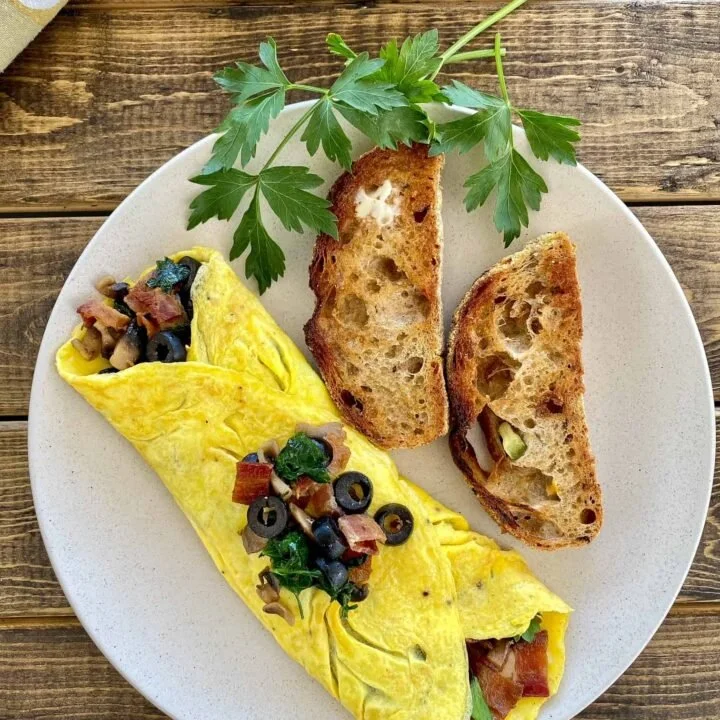 Veggie Omelet + Sourdough

Eat in this order:
🥦 Veggies → 🍳 Protein/Fat → 🍞 Carbs

Ingredients

Spinach, mushrooms, onions

2 eggs

Olive oil

1 slice sourdough bread

How to Make

Sauté spinach, mushrooms, and onions in olive oil until soft.

Pou