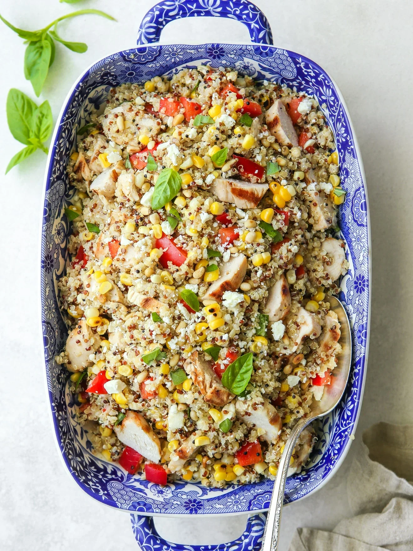 Grilled Chicken Veggie Bowl

Eat in this order:
🥗 Veggies → 🍗 Protein/Fat → 🌾 Carbs

Ingredients

Mixed greens, cucumber, tomato

Grilled chicken

Olive oil dressing

Quinoa

How to Make

Toss veggies with olive oil.

Grill or reheat chicken.

Coo