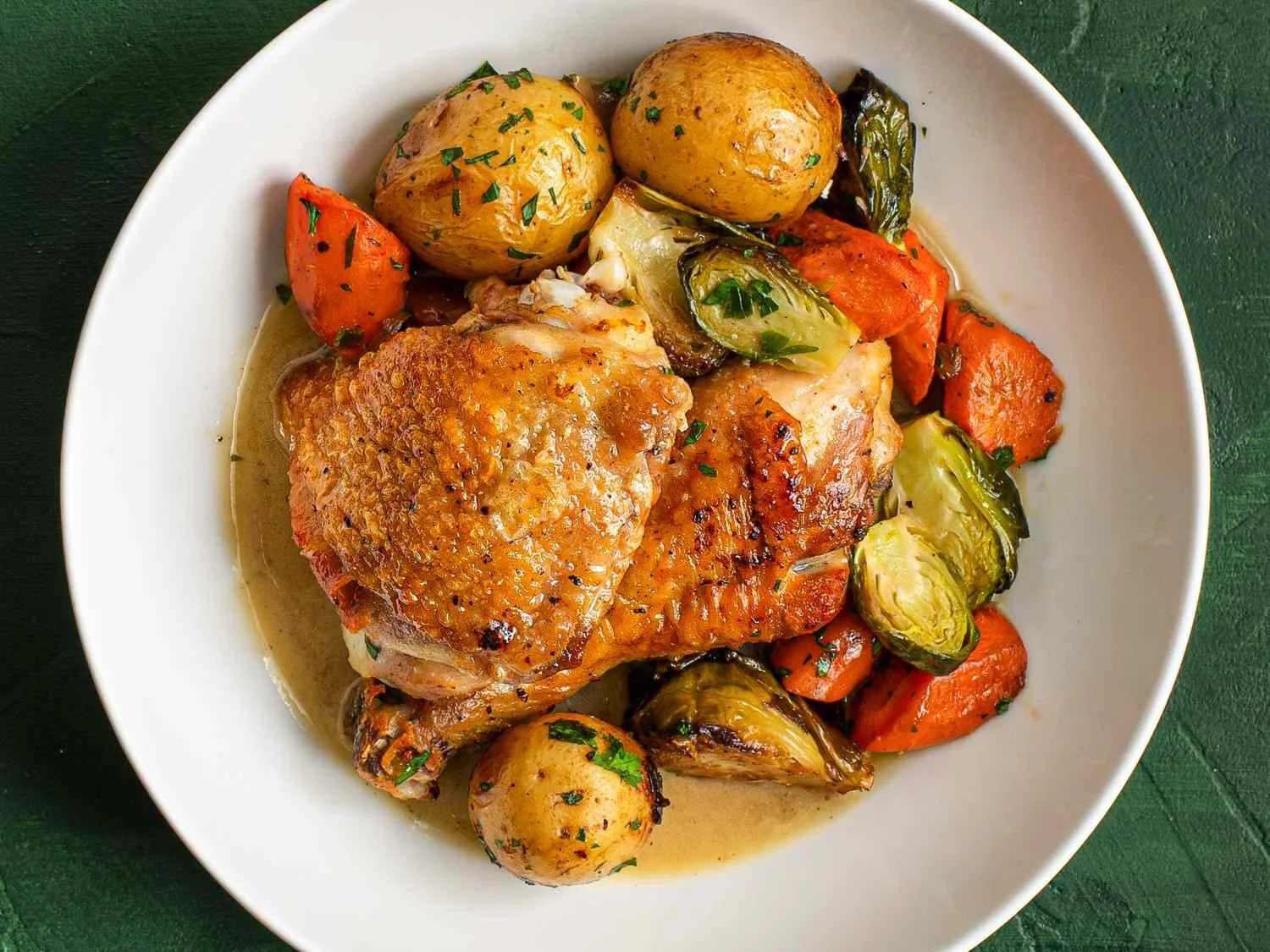 Roast Chicken Dinner

Eat in this order:
🥦 Veggies → 🍗 Protein/Fat → 🍠 Carbs

Ingredients

Green beans, carrots

Chicken thighs

Olive oil

Sweet potato

How to Make

Roast vegetables.

Roast chicken with seasoning.

Bake sweet potato separately.
