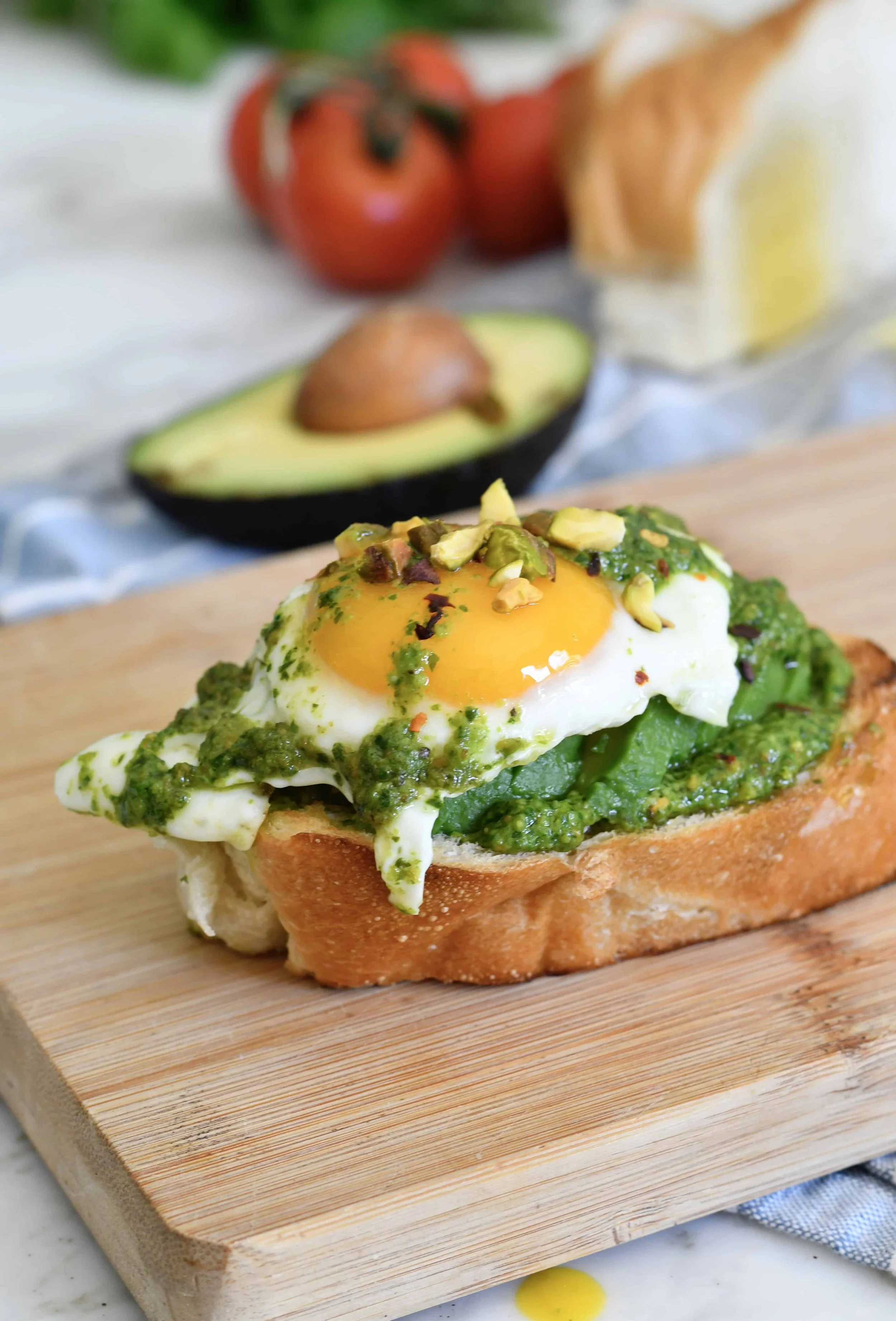 Spinach Egg & Avocado Plate

Eat in this order:
🥬 Veggies → 🍳 Protein/Fat → 🥔 Carbs

Ingredients

Spinach + bell peppers

Eggs

Avocado

Roasted potatoes or toast

How to Make

Sauté spinach and peppers.

Scramble eggs and slice avocado.

Roast po