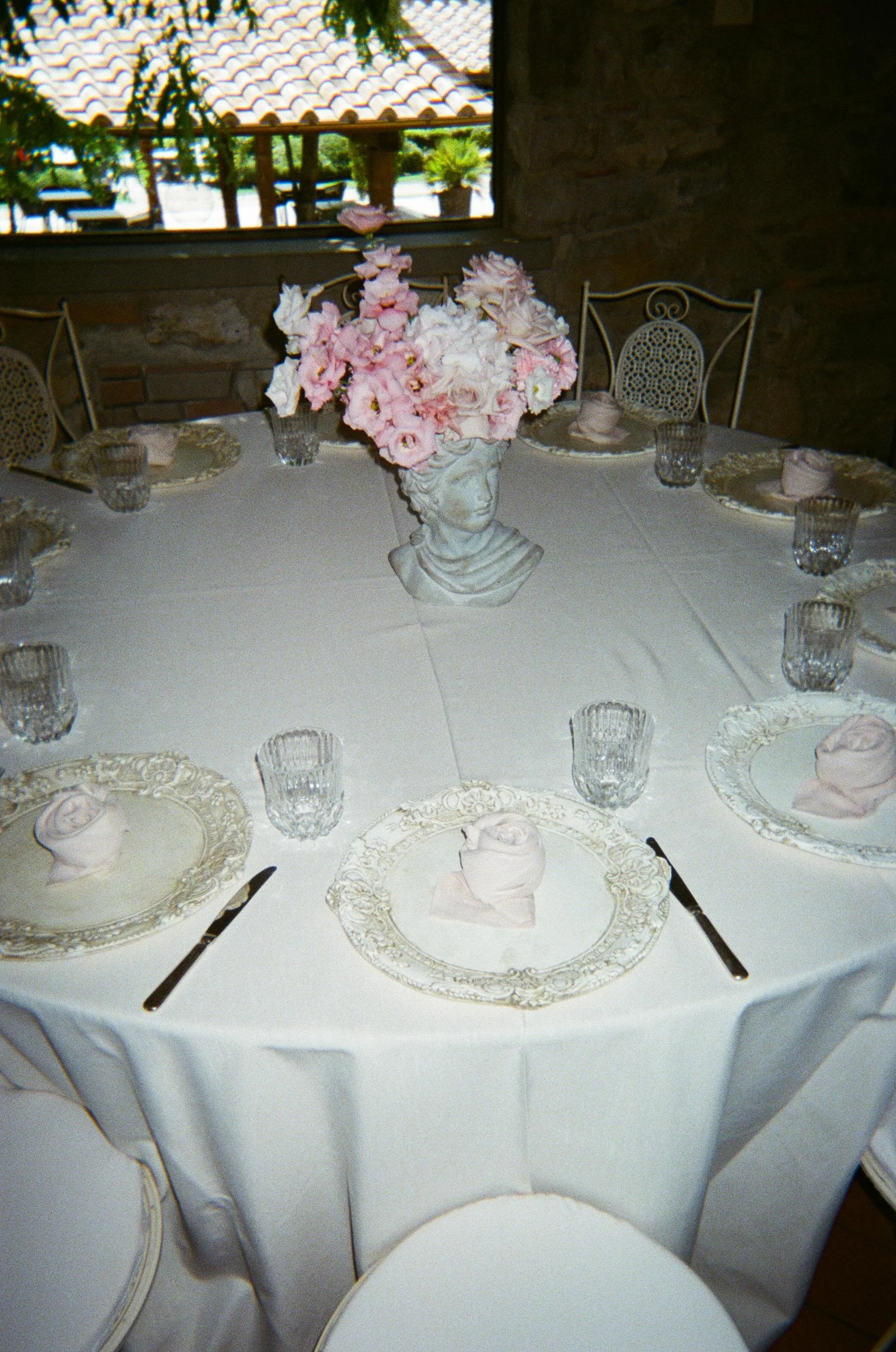 Elegant post-ceremony wedding lunch at Borgo Corsignano with layered tablescapes and bespoke floral styling in Tuscany.