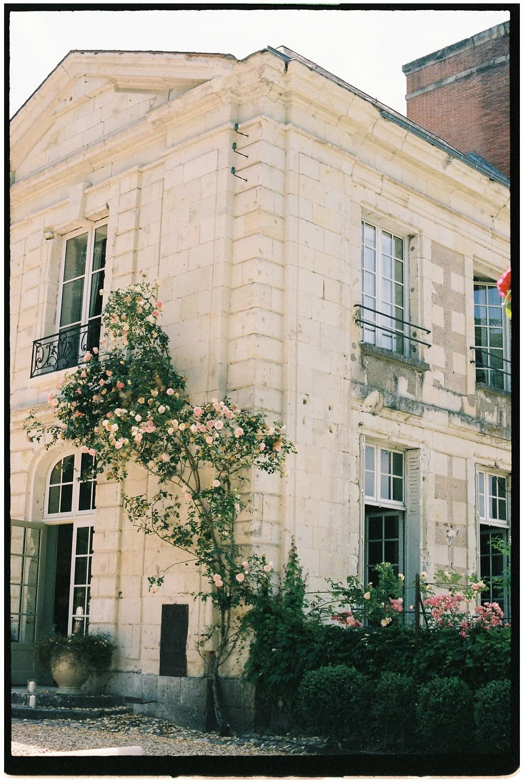 Luxury Loire Valley destination wedding at Château Laborde Saint-Martin planned by 11.11 Weddings, inspired by Slim Aarons with timeless French château styling.