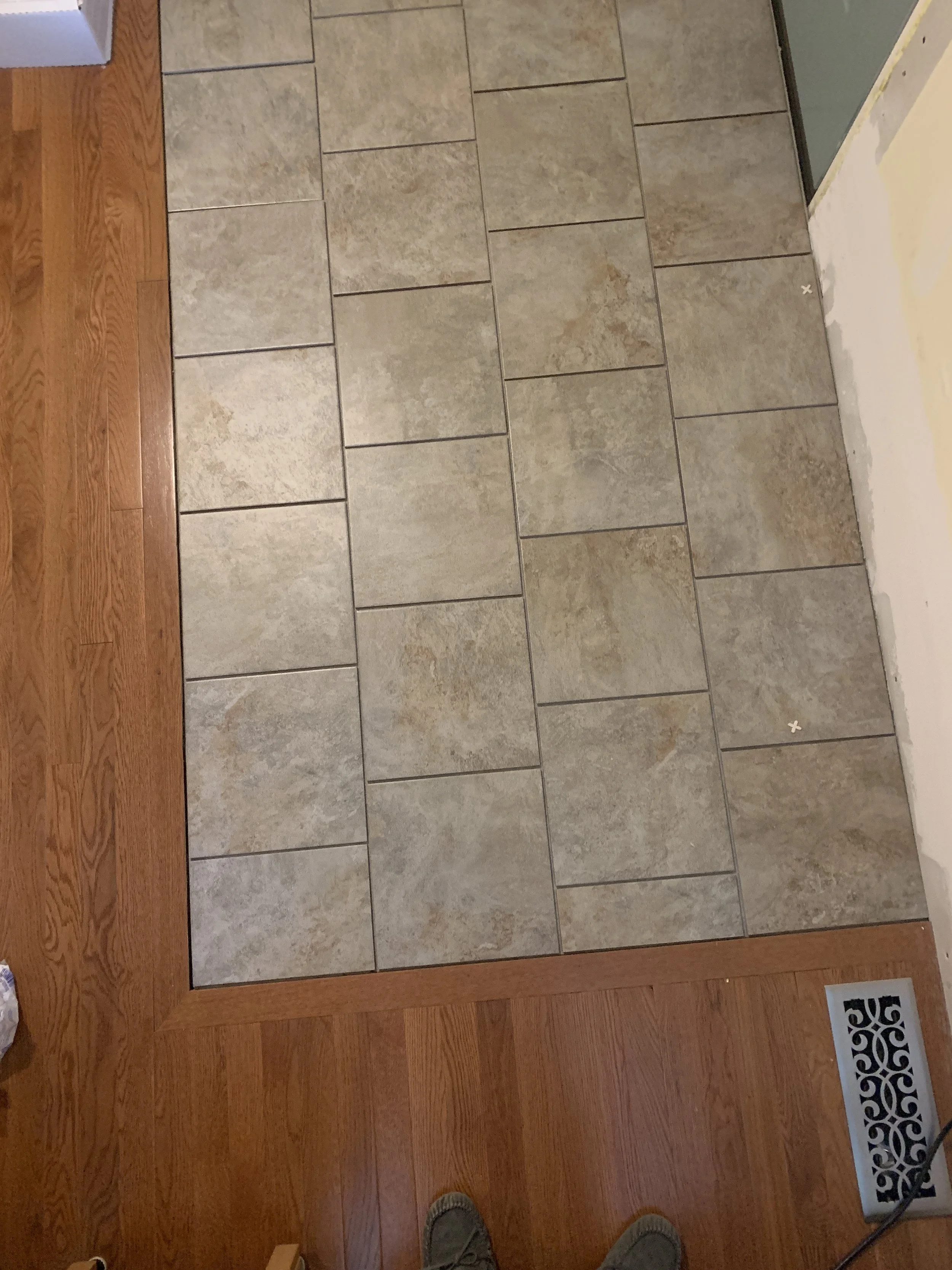 Ceramic Tile Entry & Hardwood Oak
