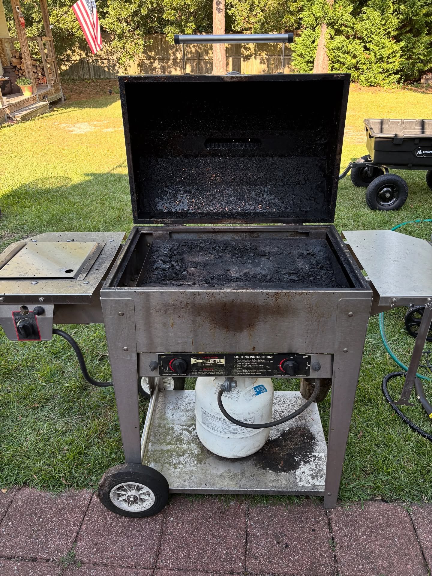 Looking for a birthday gift for the grill master in your life? This client surprised her husband with a grill cleaning for his birthday - and we think that&rsquo;s a pretty great gift 🎂🥳🎉

Swipe to see the after, all it&rsquo;s missing is a bow on