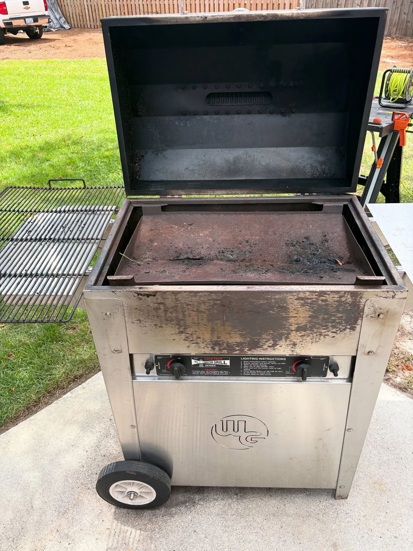 Goodbye summer grime, helloooo game-day shine 🏈🍂&mdash; this grill is ready for fall cookouts and football weekends! 

#BeforeAndAfter #FallVibes #GameDayReady  #GrillCleanUp #BlackstoneGrill #PristineGrills #wilmingtonnc #wilmington #northcarolina
