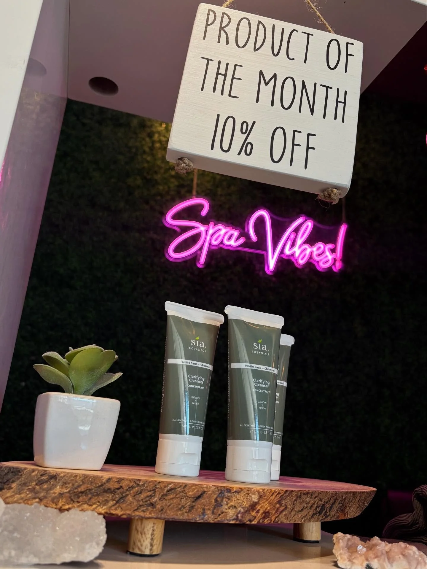 ‼️Product of the Month for September ‼️

Clarifying Cleanser🧖🏼&zwj;♀️
 WHAT IT IS: Balance + refine the appearance of pores with this clarifying cleanser driven by activated charcoal and white sage which removes toxins by drawing out and trapping i