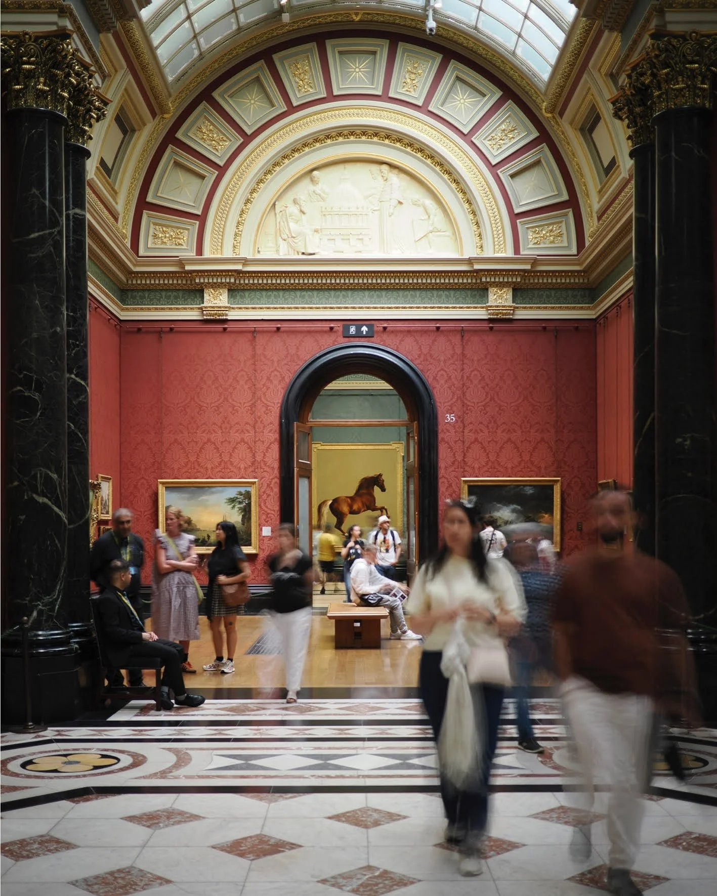 2025.05.01 - The Busy Museum
&hellip;
#thenationalgallery #london #england #unitedkingdom #uk #europe #aroundtheworld 
&hellip;
#camerapic #omsystem #oms #om3 #micro43 #panasoniclenses #20mmf1_7 #lightroom #lightroomedit
&hellip;
#artphotography #art