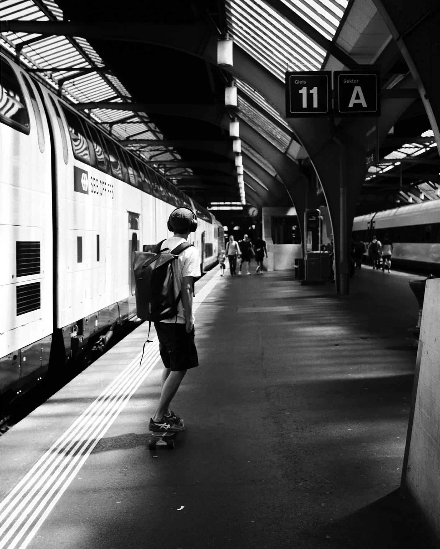 2025-07-20 - Riding in the light
&hellip;
#z&uuml;rich #schweiz #suisse #svizzera #svizra #ch #helvetia #switzerland #swiss #home
&hellip;
#camerapic #omsystem #oms #om3 #micro43 #omslenses #25mmf1_8II #lightroom #lightroomedit
&hellip;
#streetphotog