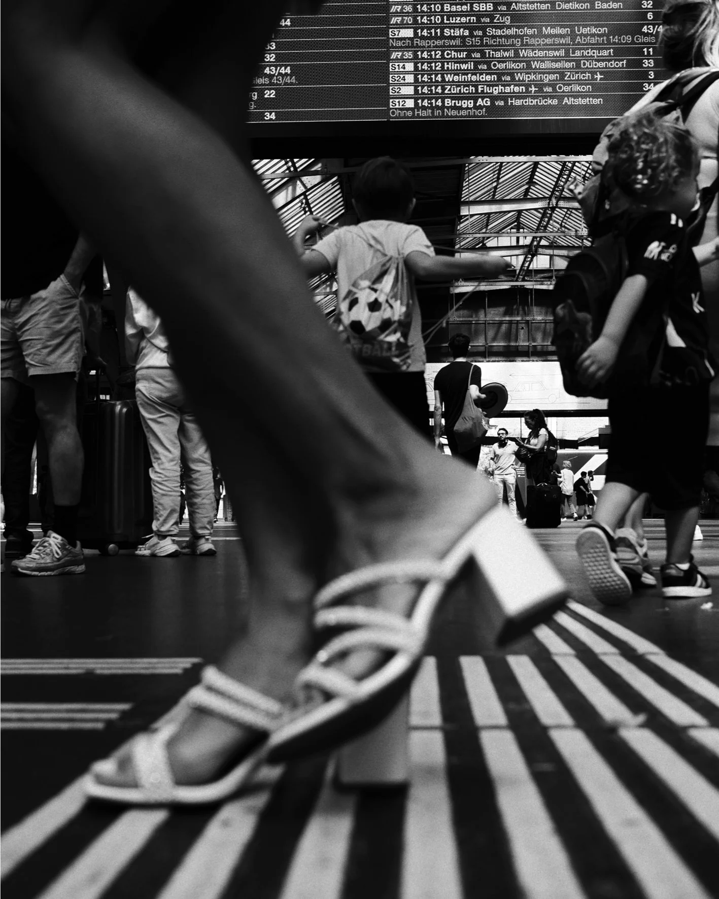 2025-07-20 - Transit
&hellip;
#z&uuml;rich #schweiz #suisse #svizzera #svizra #ch #helvetia #switzerland #swiss #home
&hellip;
#camerapic #omsystem #oms #om3 #micro43 #omslenses #25mmf1_8II #lightroom #lightroomedit
&hellip;
#streetphotography #stree