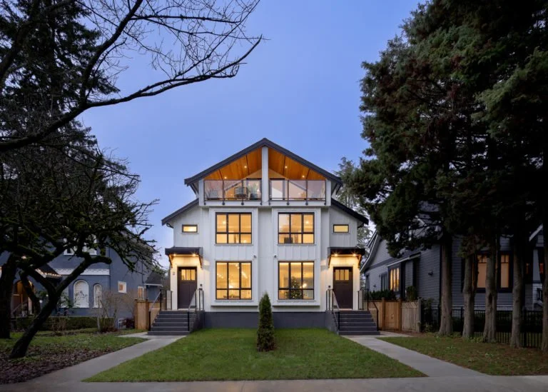 Spacious Duplex - Mackenzie Heights