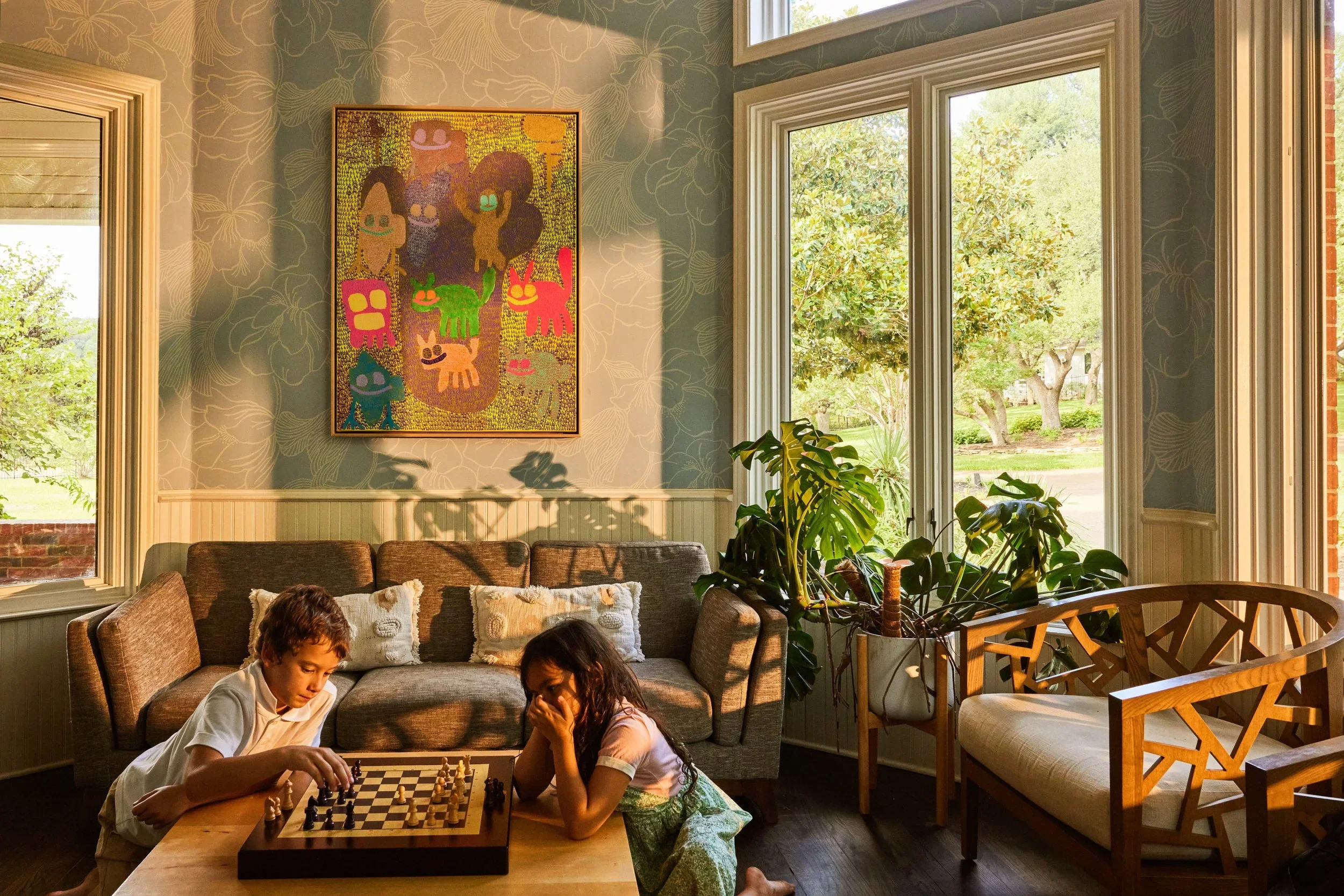 Kids playing chess in South Austin, 2023. Image by Austin-based lifestyle photographer, Mackenzie Smith.