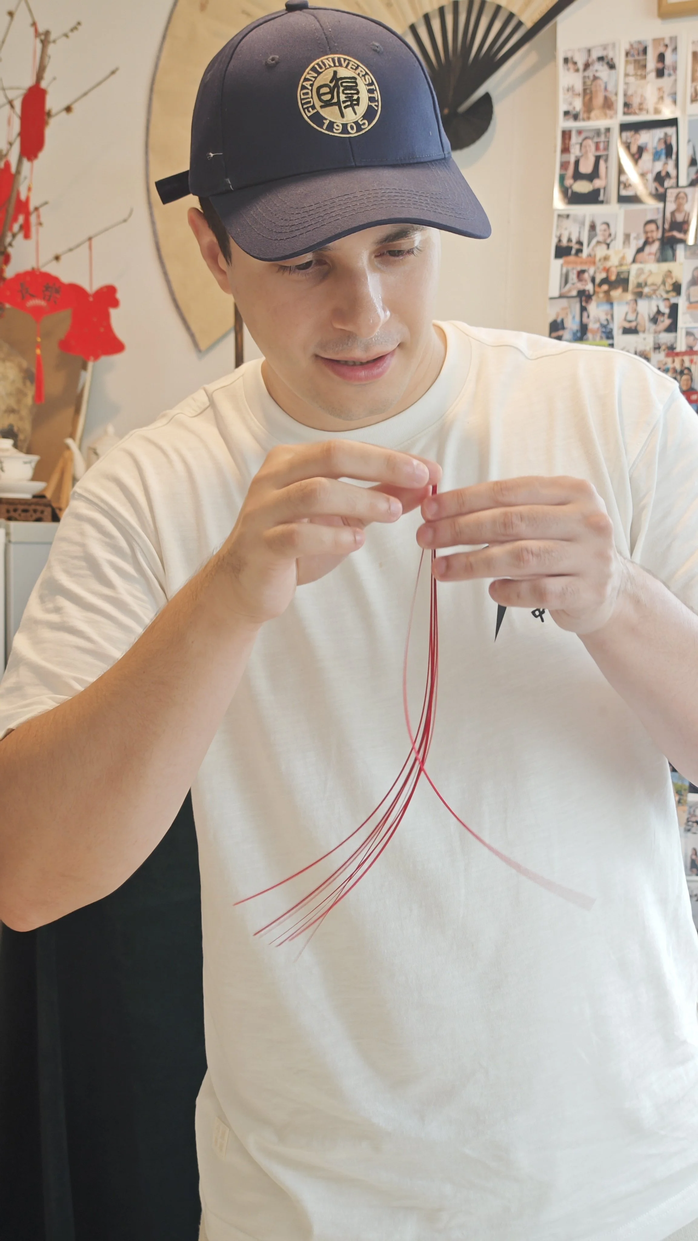 Why a Brazilian Exchange Student Chose to Make Bamboo Jewelry for His Girlfriend in Shanghai