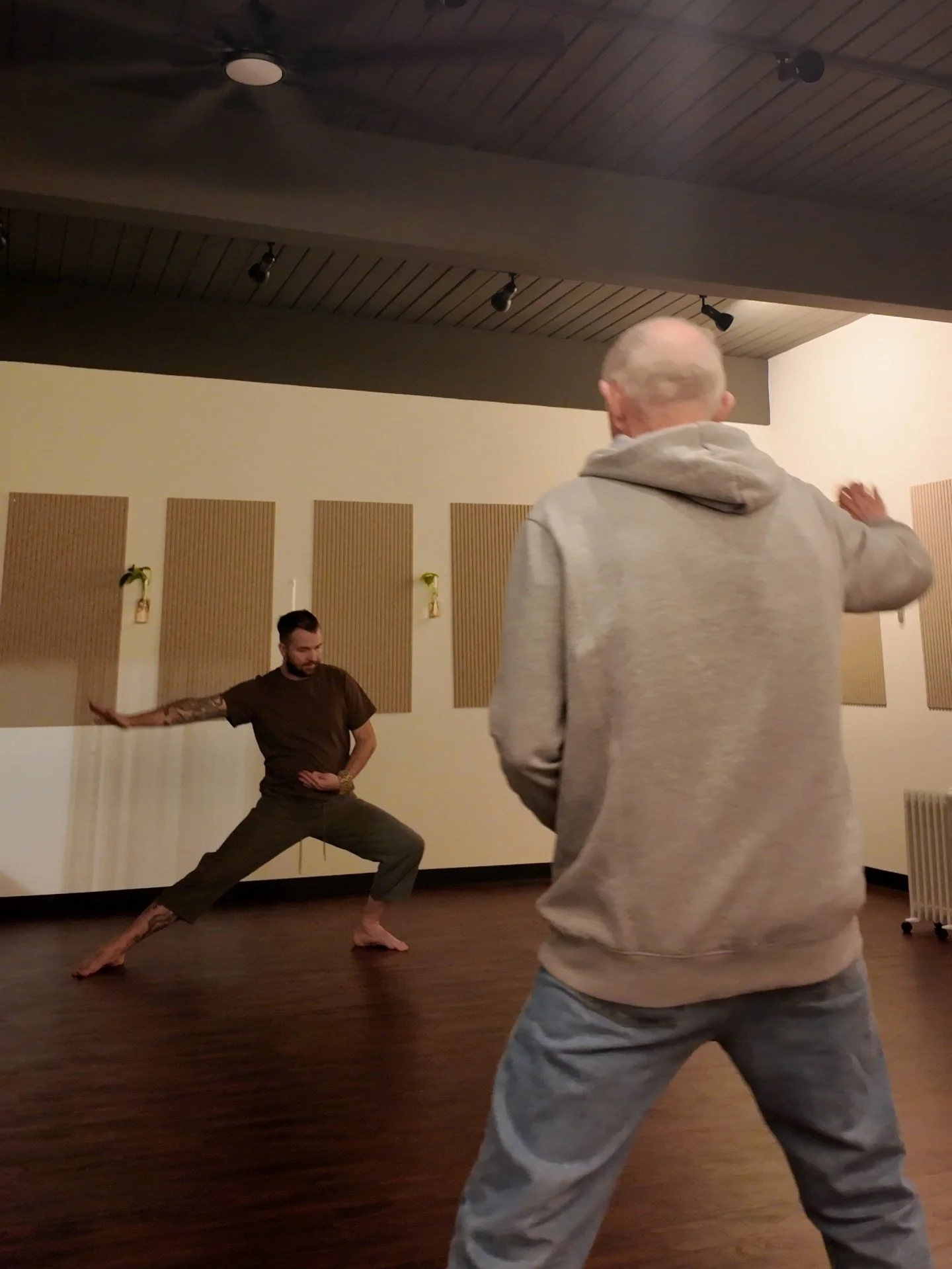 Energy flows where attention goes ✨ I currently teach Taichi every Sunday and Wednesday at 430 ~ click the link in my bio to check out my schedule or inquire about a private class! 

#taichi #ta&iuml;chi #beavertonoregon #healing #wellness