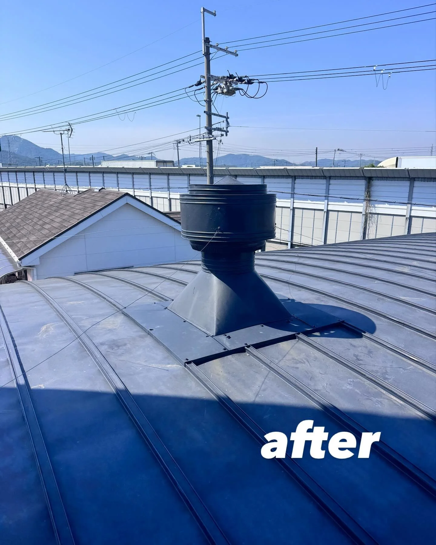 ルーフファンからの雨漏り、役物でカバーしました👍
これで風が強い日でも大丈夫だと思います👌
#建築板金#屋根#外壁#雨漏り#ガルバリウム鋼板#立平葺き#カバー工法#サイディング#波板#雨樋#加古川#高砂#明石#姫路#兵庫