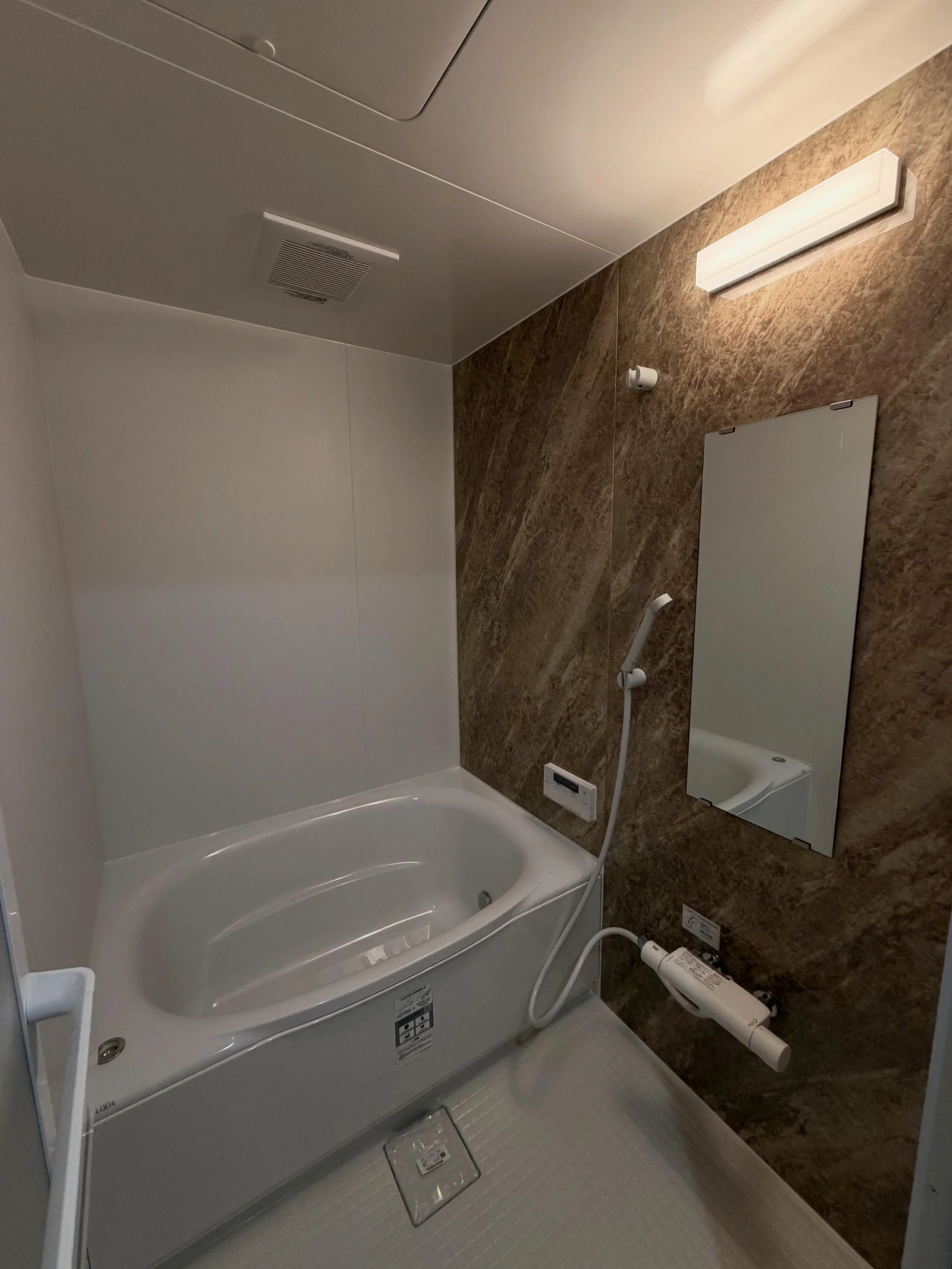 マンションの浴室リフォームをさせていただきました🛁✨

毎日使うお風呂だからこそ、
リフォーム後の満足度はかなり高いと感じます！

綺麗なお風呂で、
心も体もリラックスできる空間に😊

お風呂の入れ替えや水回りのご相談もお気軽にご連絡ください！
#リフォーム #加古川 #高砂 #姫路 #ユニットバス