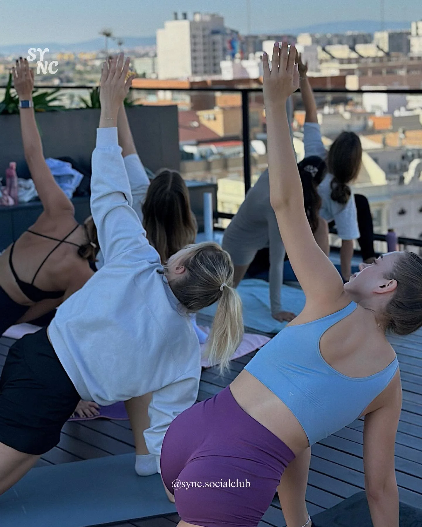 glimpses of yoga rooftop& brunch session with @flowwithgiulia 🥰
a Saturday morning above the Valencia sunny October skies 🌞
we’re this closeeee to releasing a limited number of memberships! 
something we’ve been working hard on f