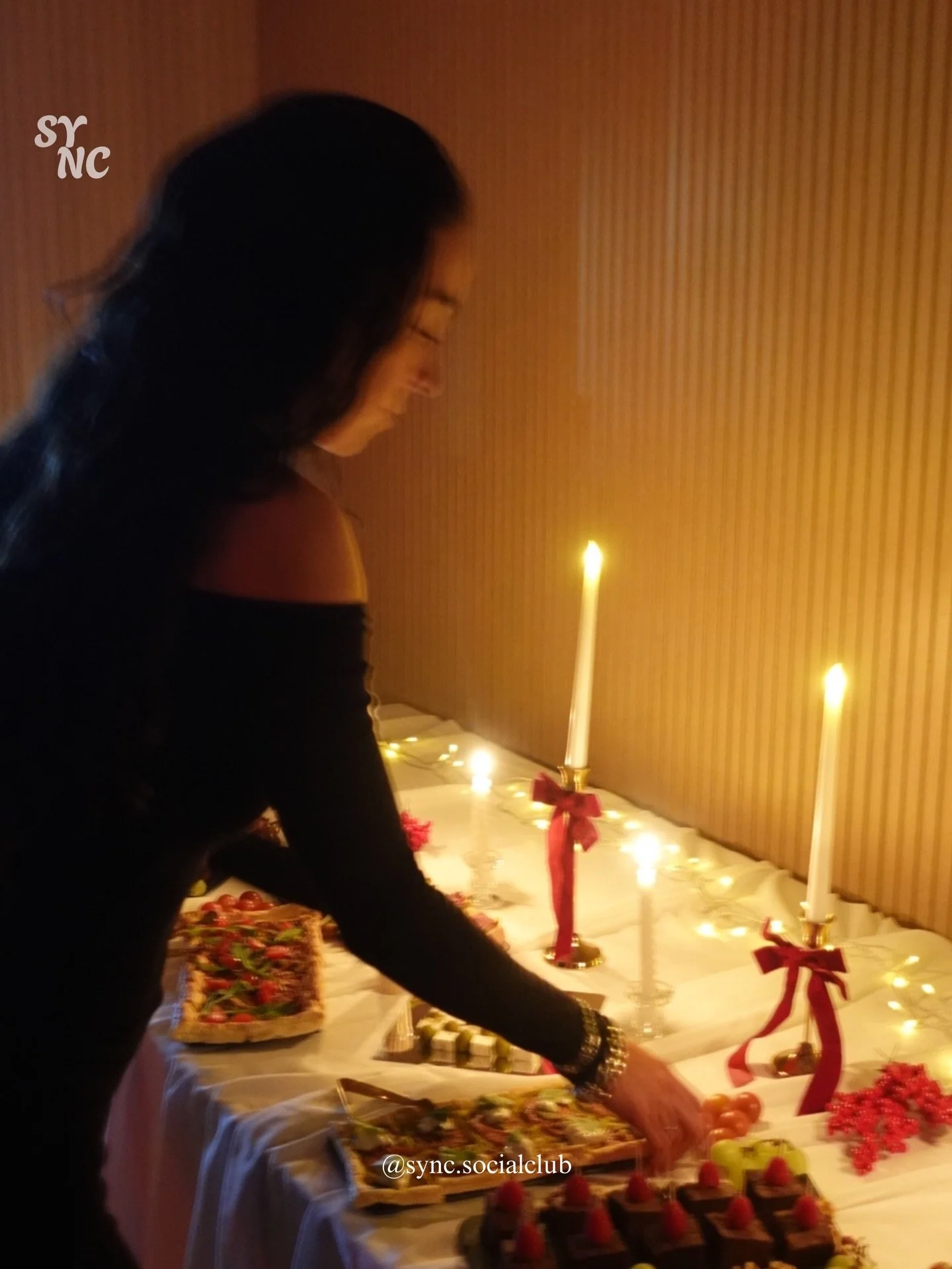 &ldquo;Immersive Yoga, Candles&amp;Prosecco&rdquo; in the heart of Valencia @mascentrovalencia 🎄🤍✨

Christmas tree lighting up, candles, warmth, slow energy, delicious food, prosecco and a room full of truly wonderful people&hellip;What a nightttt!