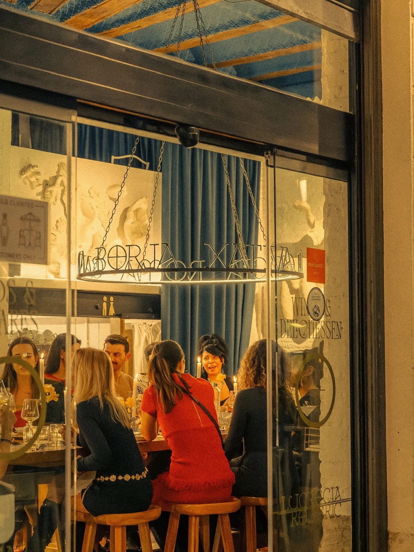 Ahh, a recap in pics captured by @alice_zenkina of our last dinner at @borgiawinebar_vlc 🥂

Another one to remember, for sure! &hearts;️

Was such an absolute honour to see so many beautiful faces at a Sync dinner table! 

So thankful for all of you