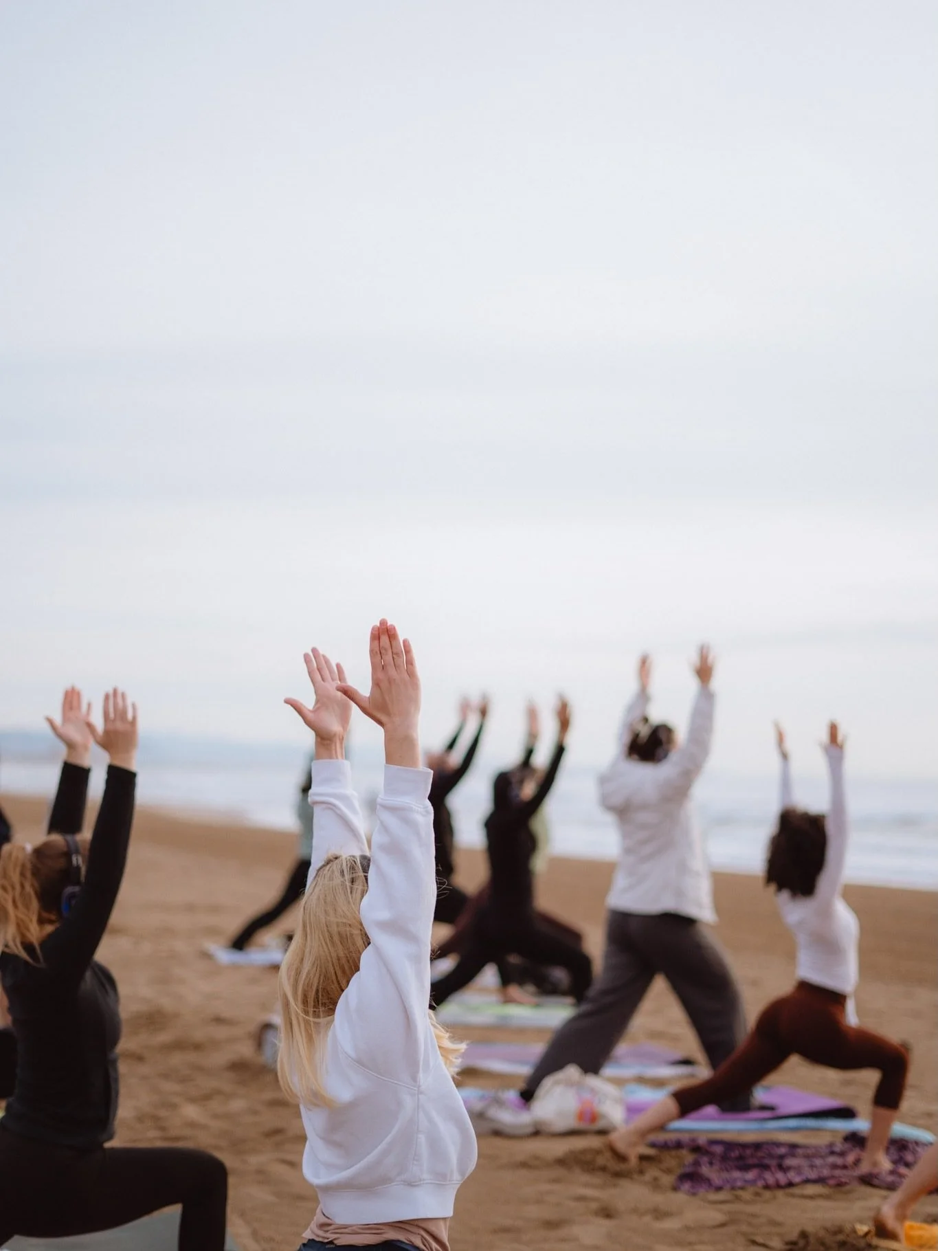 Immerisve Sunrise Yoga&amp; Breathwork at the beach guided by @isabelle_sanmiguel 🤍

Truly a wonderful experience, so nourishing for the body, mind&amp; soul and the best way to start the weekend&amp; relax your nervous system.

captured so amazingl