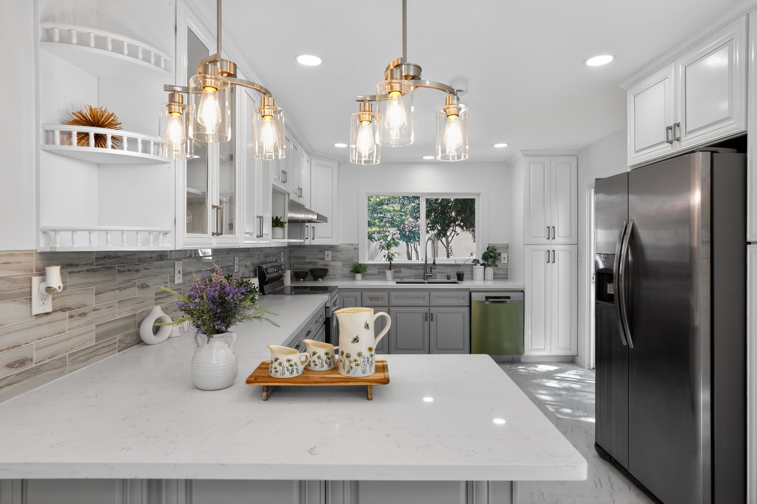 13_1718_Cheney_Dr-Kitchen-3829.jpg