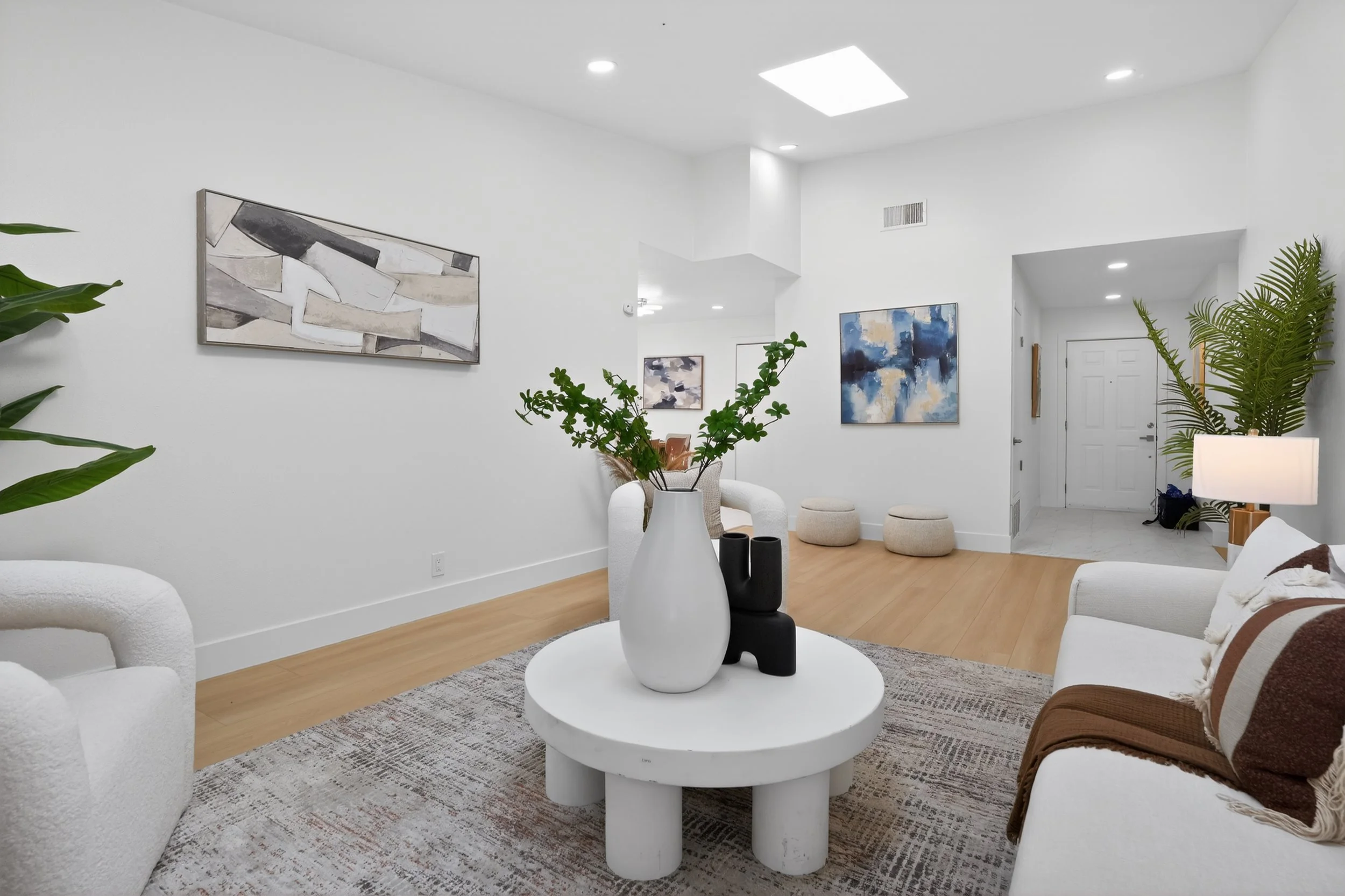 10_1718_Cheney_Dr-Living_room-3823.jpg