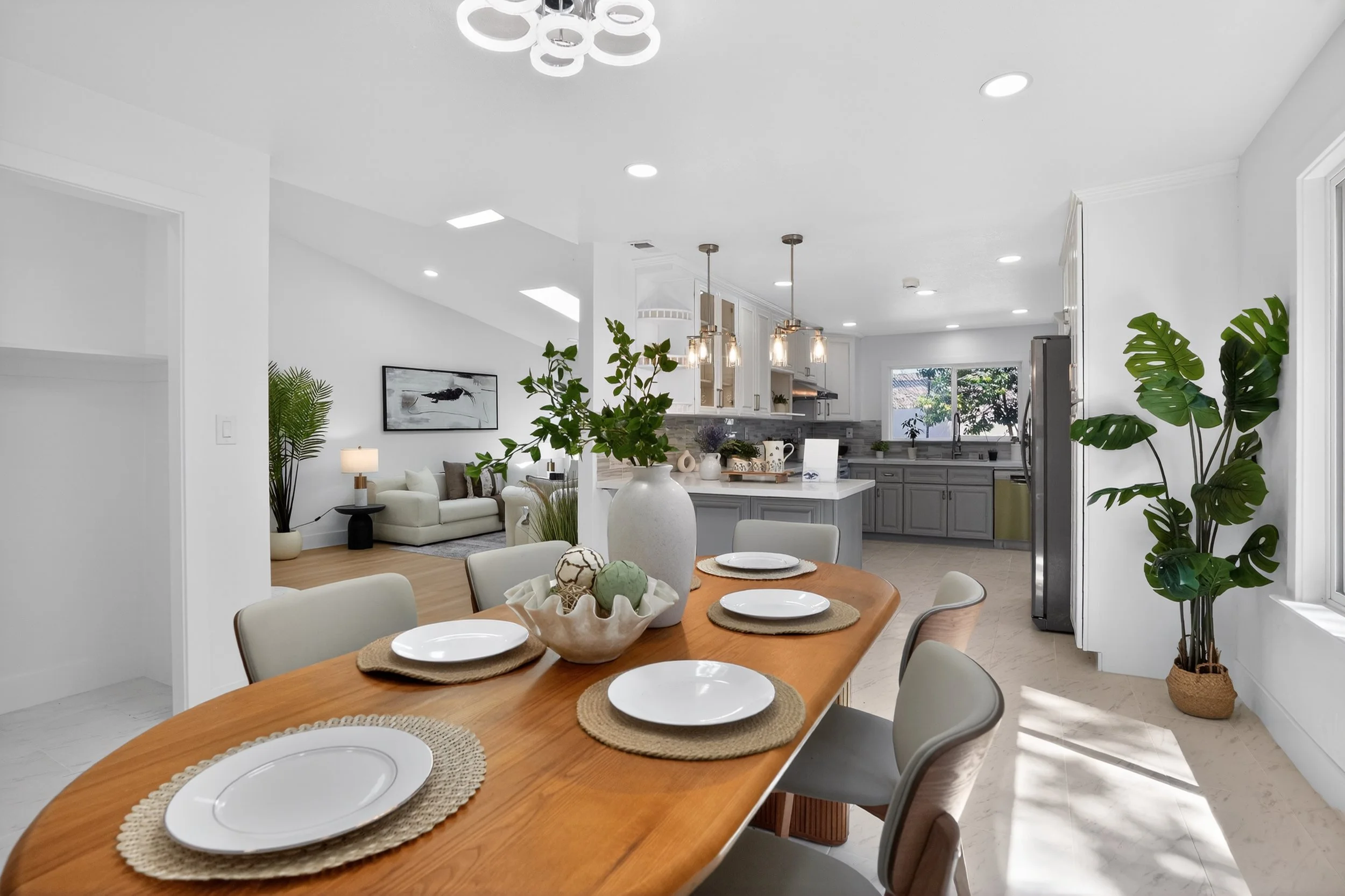 17_1718_Cheney_Dr-Dining_room-3826.jpg