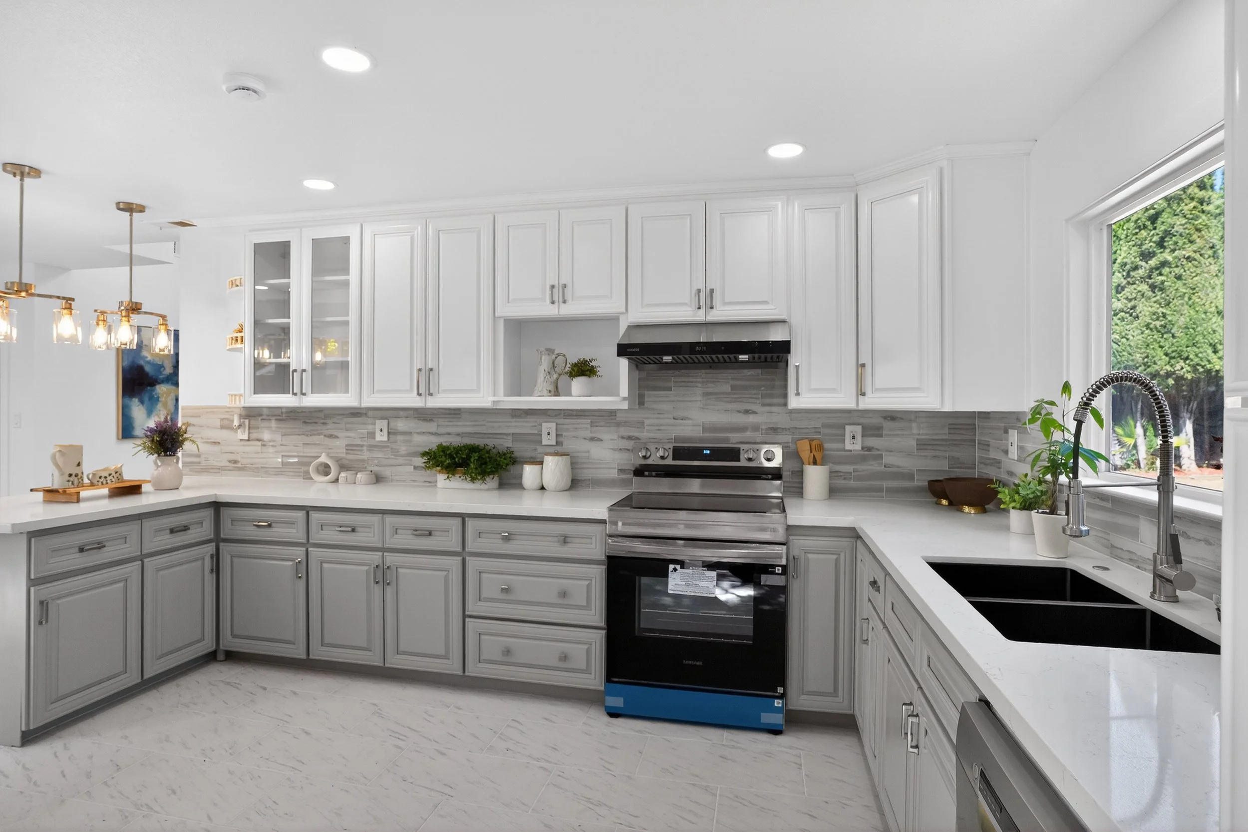 14_1718_Cheney_Dr-Kitchen-3831.jpg