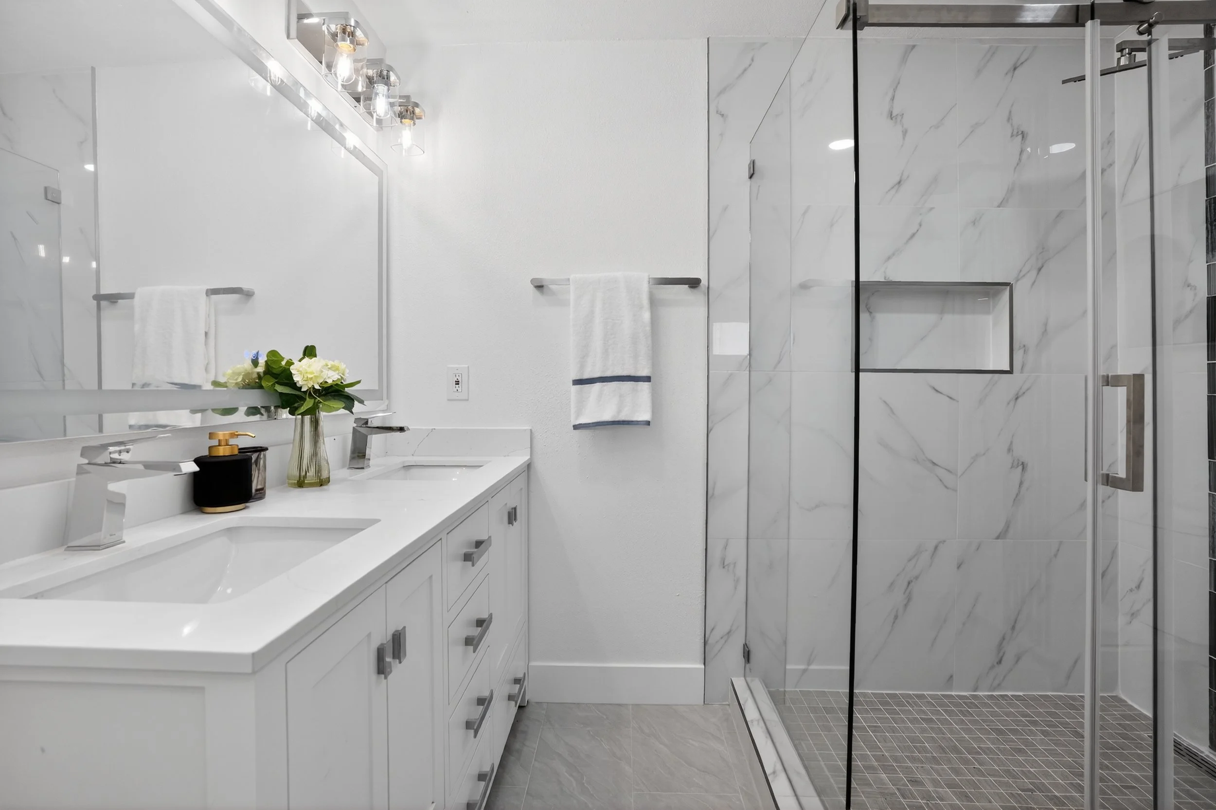 27_1718_Cheney_Dr-Bathroom-3844.jpg