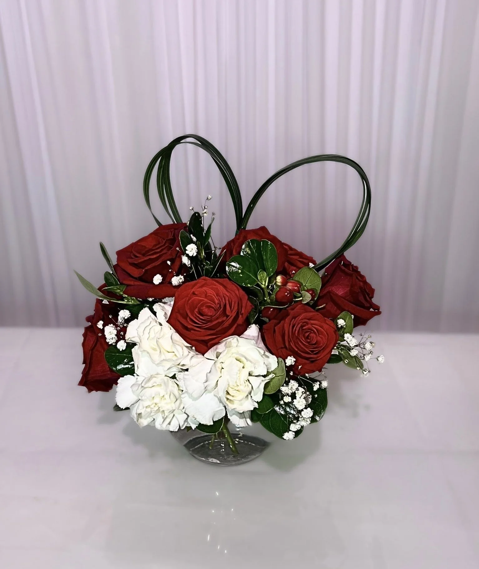 Heartbeat (6 Rose Stems Mixed Arrangement)