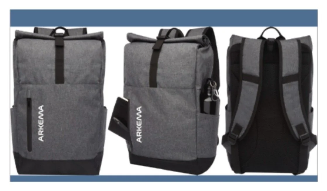 Sac à dos gris Arkema présenté sous trois angles, avec bretelles rembourrées et poches latérales.