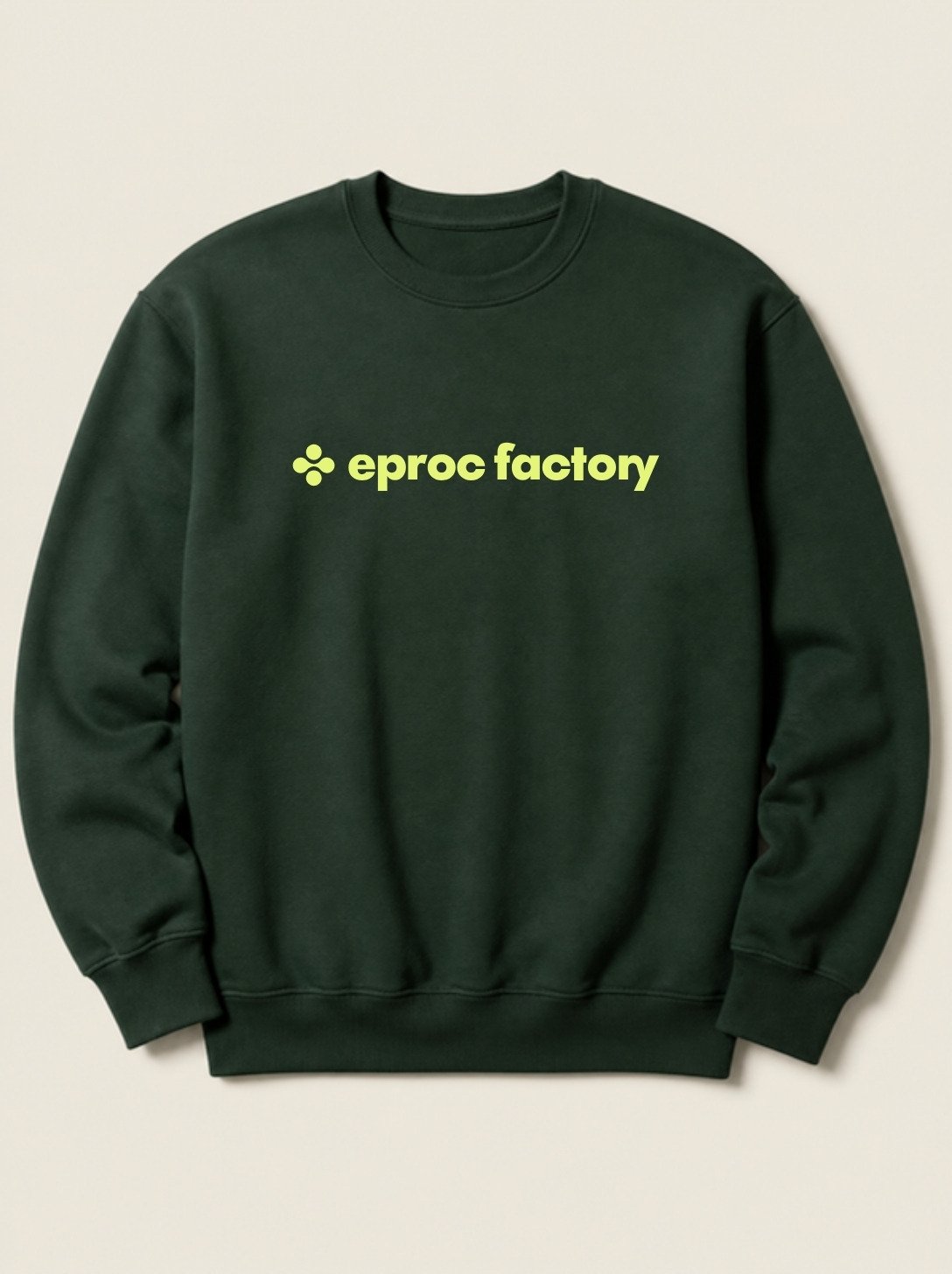 Sweat vert brodé du logo Eproc Factory, textile personnalisé et durable