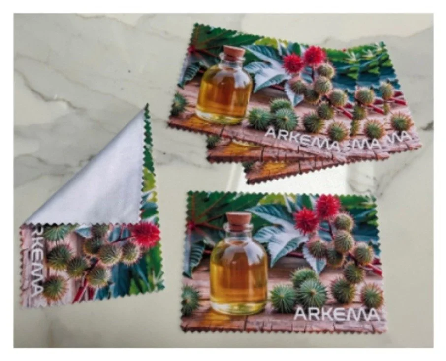 Cartes imprimées illustrées de végétaux et de produits, présentées en plusieurs modèles.