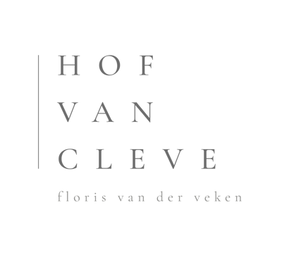 Logo with the words 'HOF VAN CLEV,' a vertical line, and the phrase 'Groots van den vlek' in smaller text below.