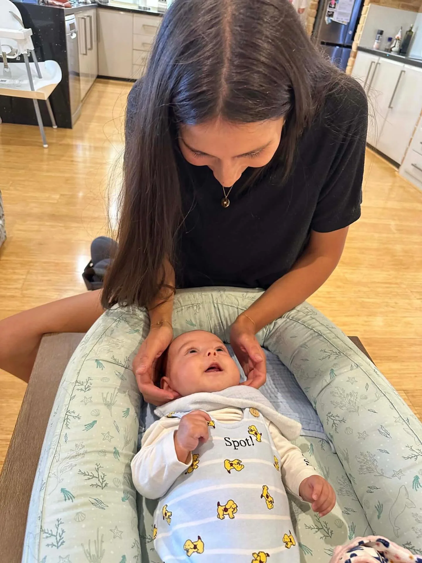 It is the greatest privilege being able to meet and check bubbas after adjusting their mums through pregnancy. 

I feel incredibly fortunate that this is what I get to do every day 🤍 

#chiroforkids #babychiro