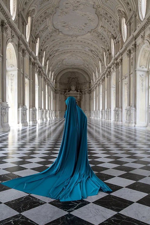 Woman in La Venaria Reale III. Archival Pigment Print. 100 x 66.6 cm. 2024.