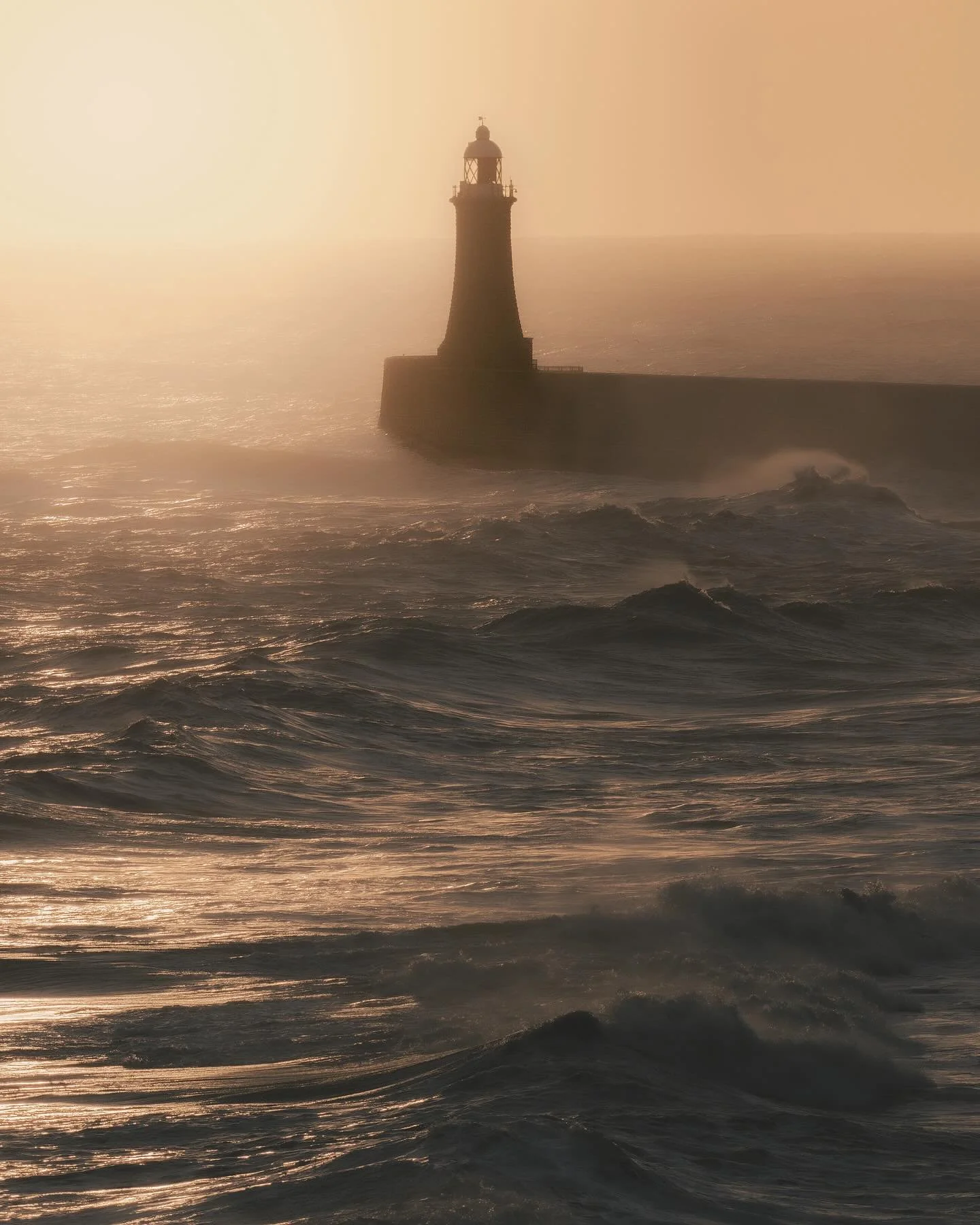 Sunrise at Tynemouth at the weekend 
#northeast #northeastphotographer #northeastphotography #sunrise #sunrisephotography #sunrisephotos #tynemouth #excellentbritain #natureinbritain #uk #ukshots #lighthouses #lighthousesofinstagram #potd