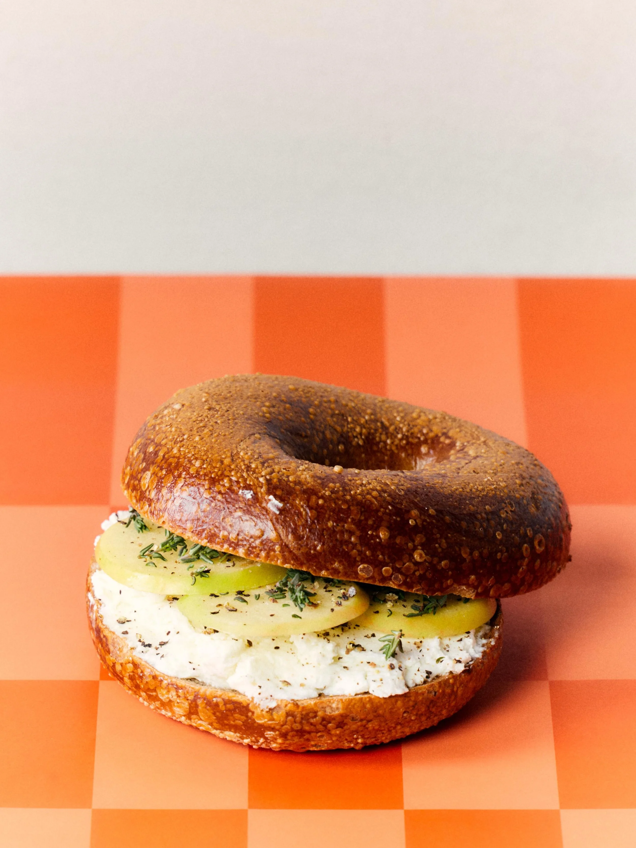 our sweet cheese bagel >> goat cheese, honey, thyme, apple &amp; rocket, the perfect sweet &amp; salty combo 🍯🍏