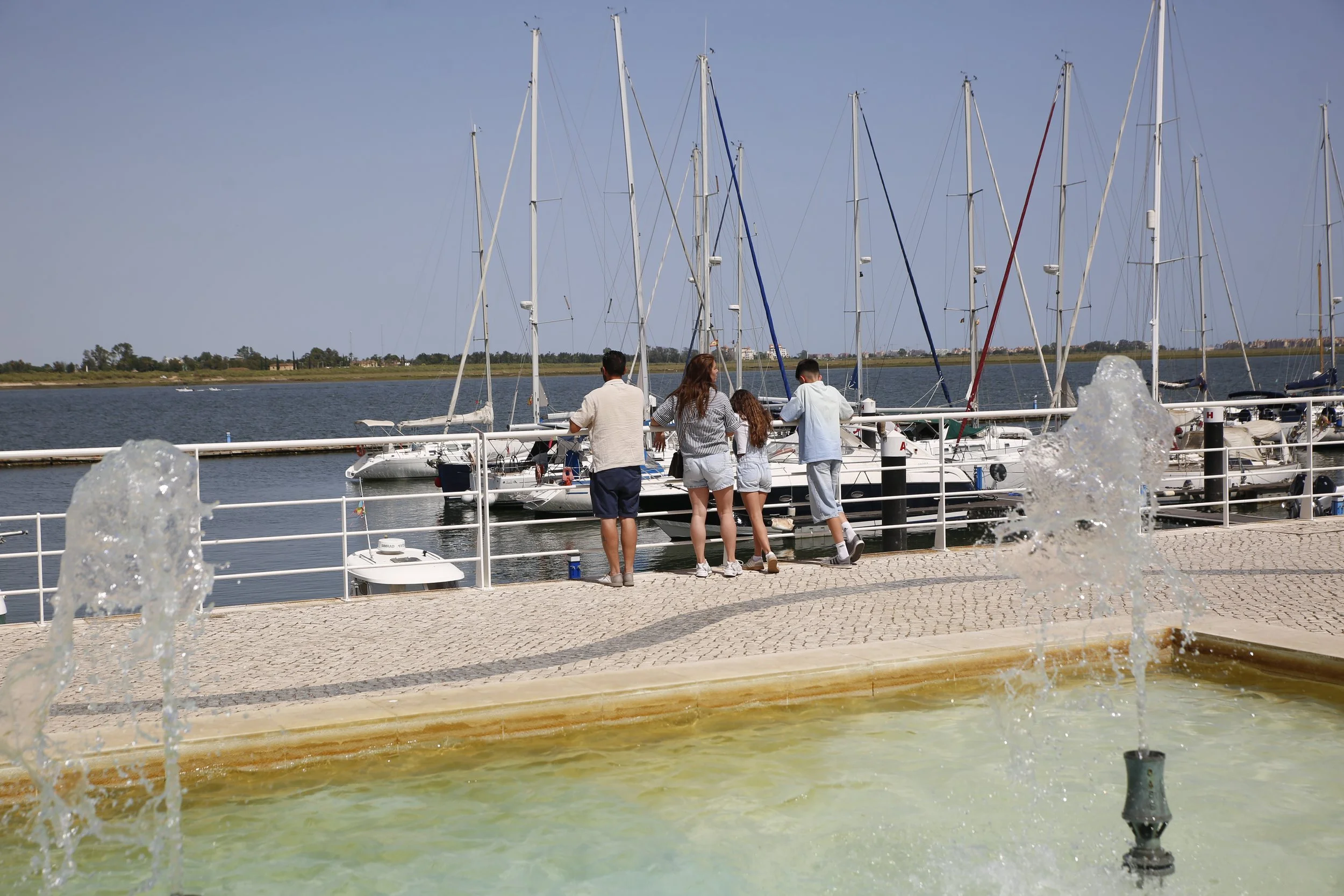 family-of-four-enjoying-marina-of-vila-real-de-santo-antonio.JPG