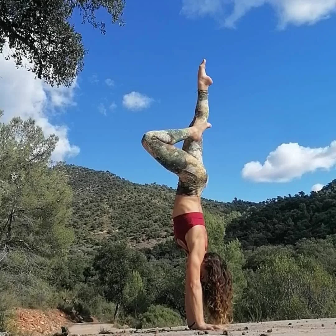 handstand.jpg